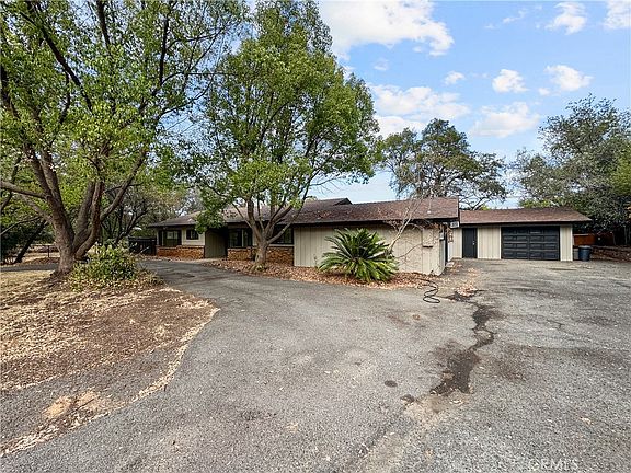 2nd image of 48 Pine Oaks Rd