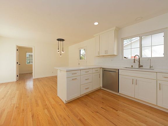 3rd image of 2443 Camrose Ave