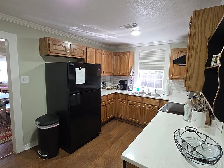 105 Pecan St — Photo 7