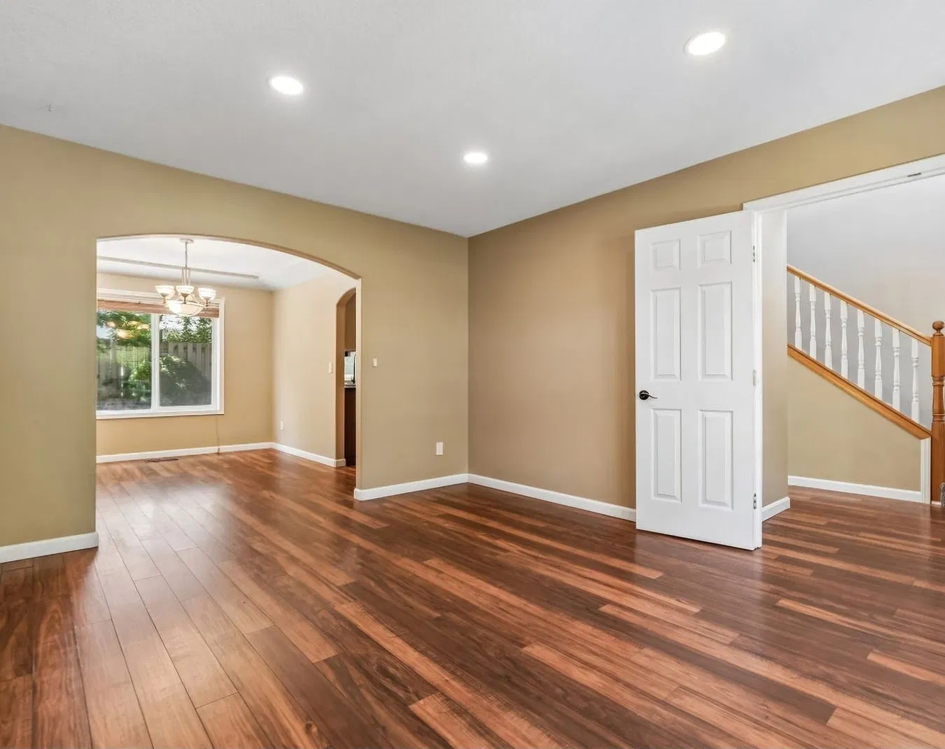 Charming 4BR House in Fishers Landing — Photo 4