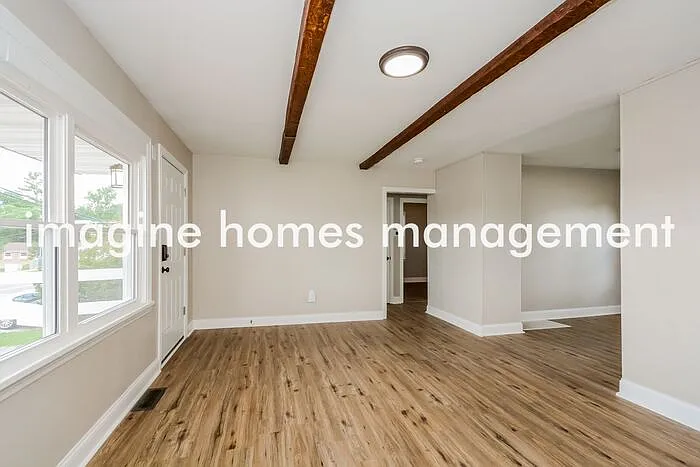 3 bed, 1.0 bath, 904 sqft, $1,675 — Photo 4