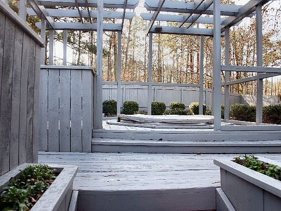3rd image of 226 Waterwood Dr