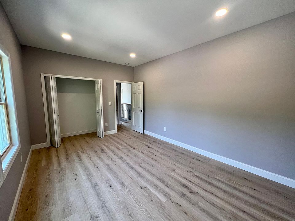 2nd image of 1778 Hempstead Tpke Floor 1