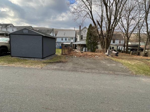 215 W Market St, Williamstown, PA 17098