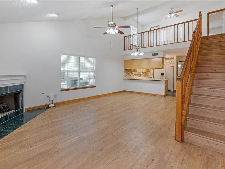 2510 Golden Park Ln — Photo 3