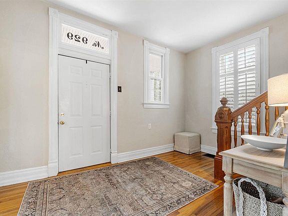 5th image of 929 Newport Ave