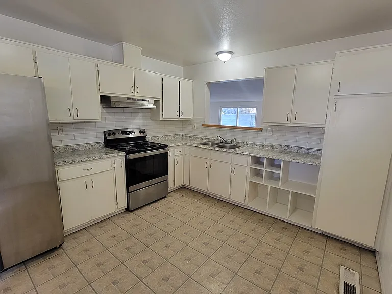 11424 Faye Ave NE — Photo 7