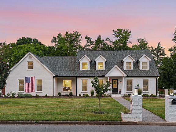4th image of 2104 Riverbend Dr