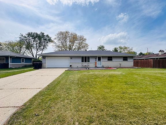2nd image of 210 Sioux Ct