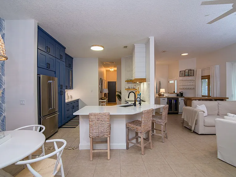 2402 Seagate Ln N — Photo 15