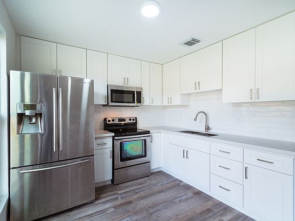 4th image of 15827 Willmore Ln