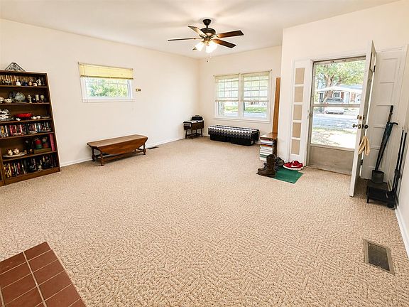 5th image of 101 Hiseville Coral Hill St