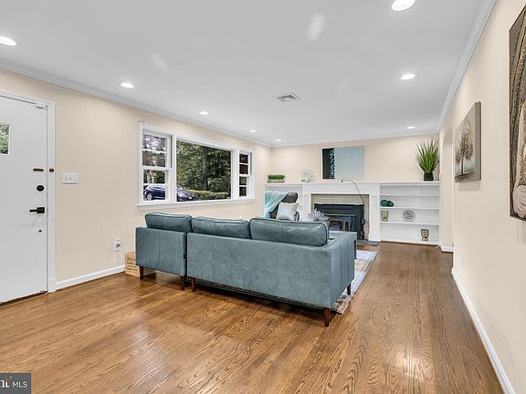 5th image of 3401 Barkley Dr