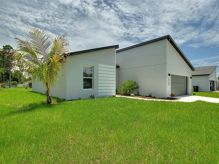 4709 Flint Dr — Photo 3