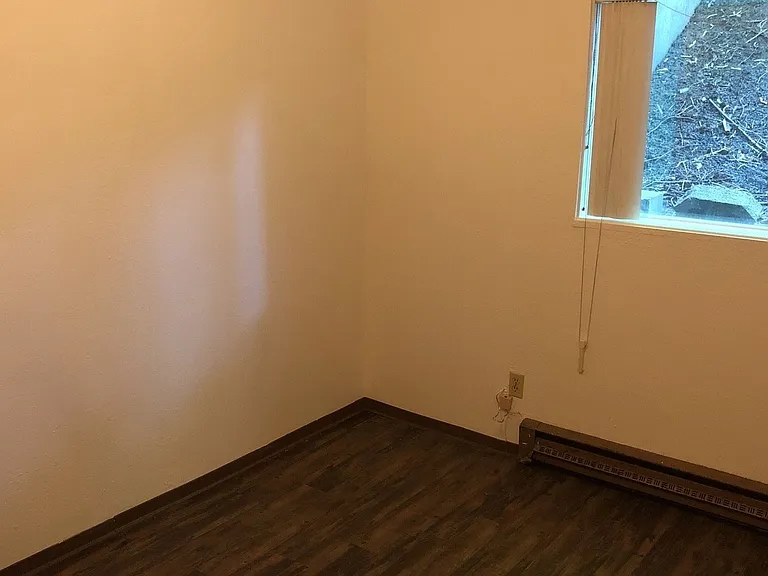 735 NE Maple St — Photo 15