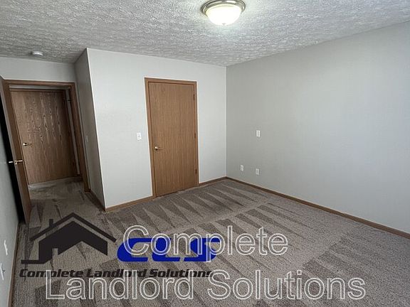 4th image of 582 College Ave