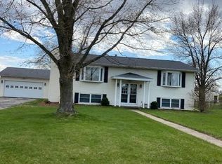 6810 McIntire Rd, Muscatine, IA 52761