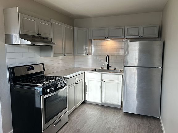 3rd image of 3240 Heatherton Dr APT 2
