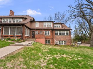 2 Breezy Point Rd, Clinton, IA 52732