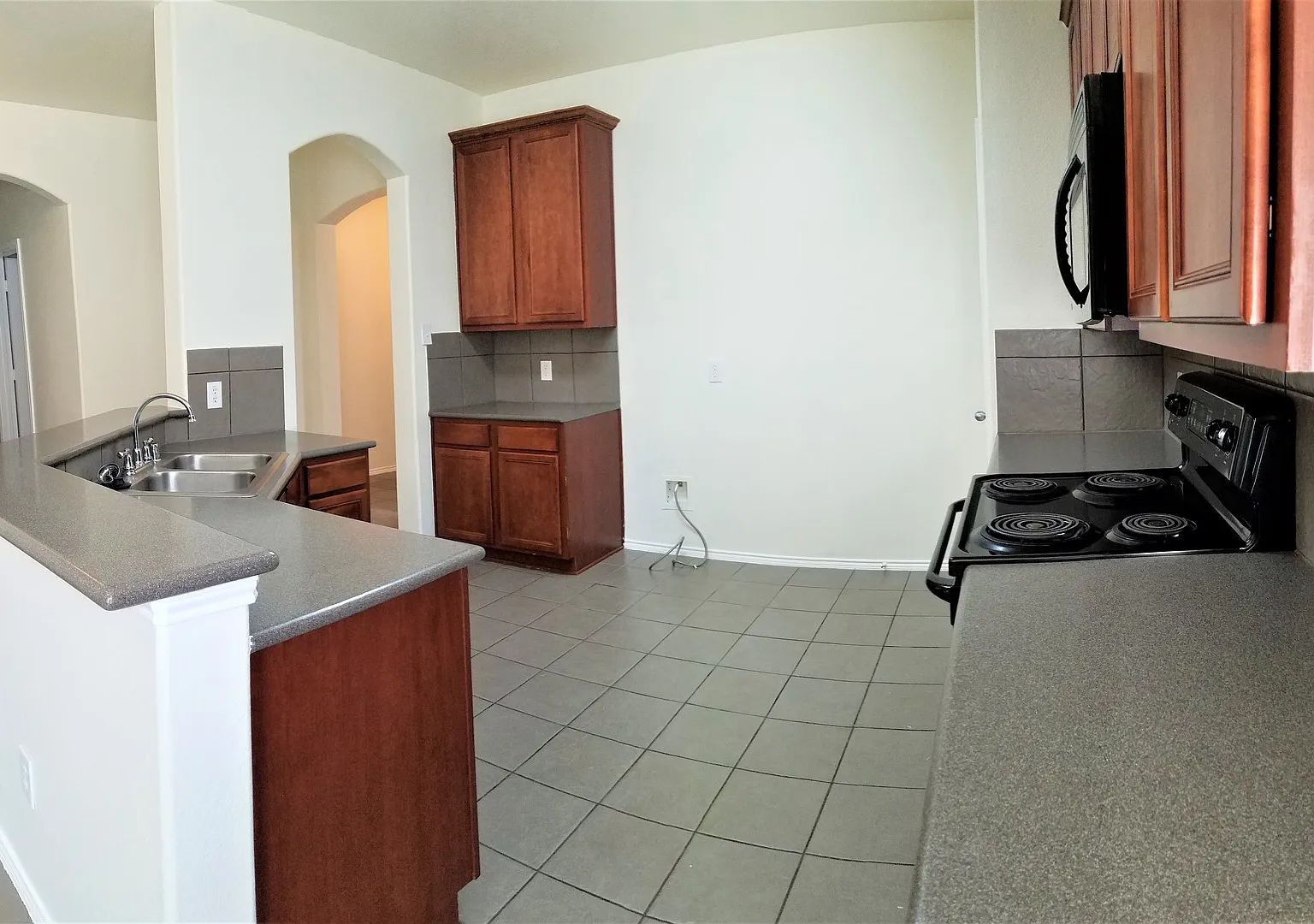 Spacious 4 Bedroom in Northwest ISD — Photo 2