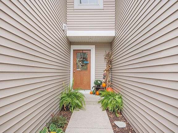2nd image of 3673 Andover Ln