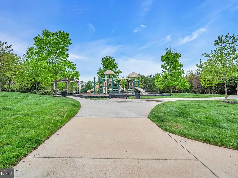 21600 Romans Dr — Photo 9