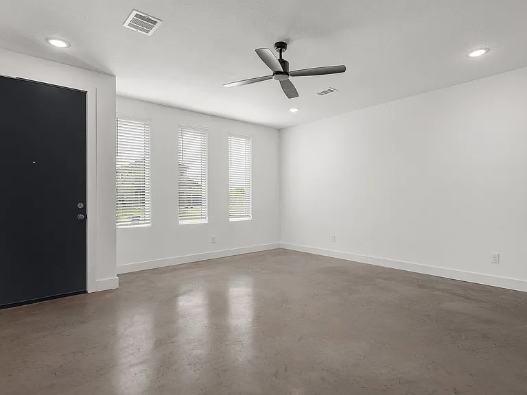 3010 Alpha Wolf Ct — Photo 3