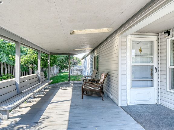 3rd image of 1345 SW 37th St