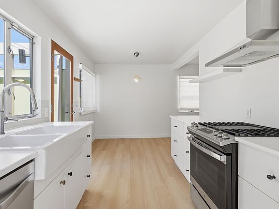 5th image of 12935 Gilmore Ave