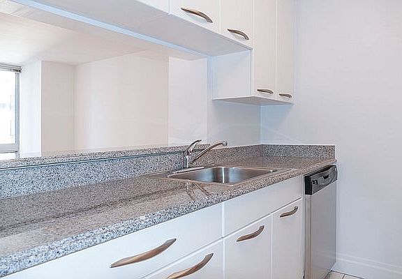 5th image of 150 E 44th St APT 18D