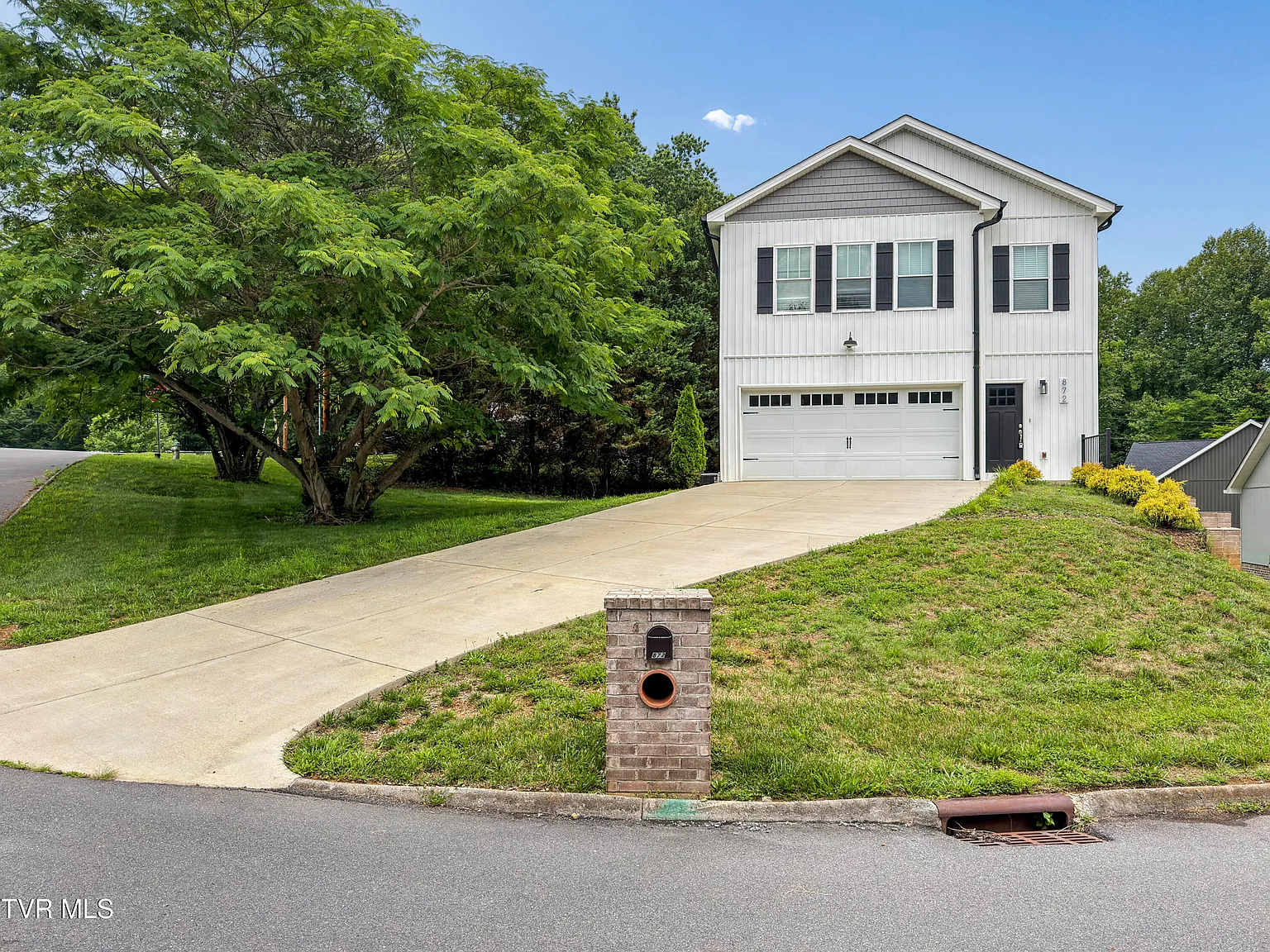3 bed, 2.5 bath, 2124 sqft, $2,950 — Photo 2
