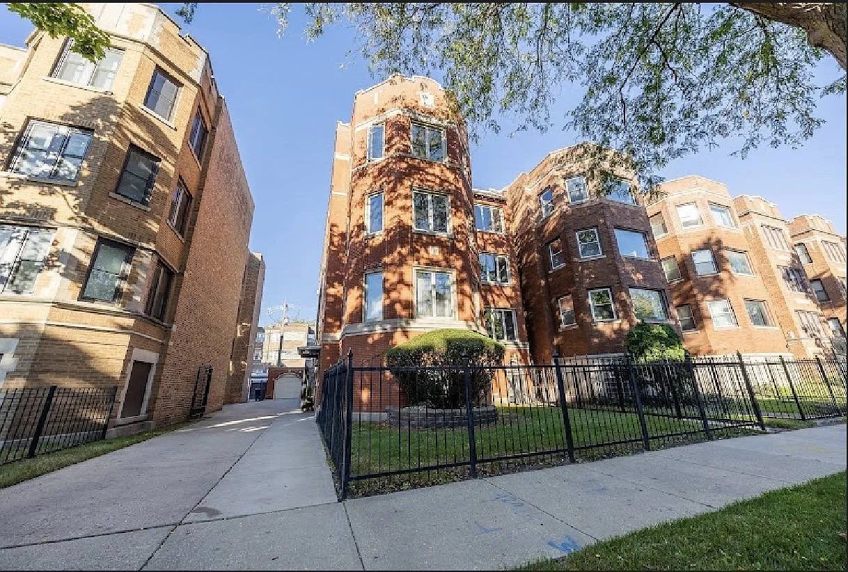 3 bed, 2400 sqft, $2,500 — Photo 1