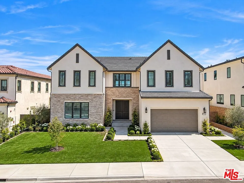 5 bed, 5.5 bath, 5200 sqft, $13,000 — Photo 2