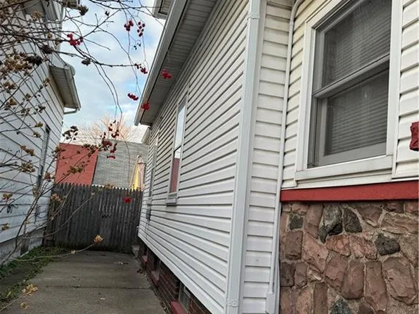 2241 Caledonia St, Toledo, OH 43605