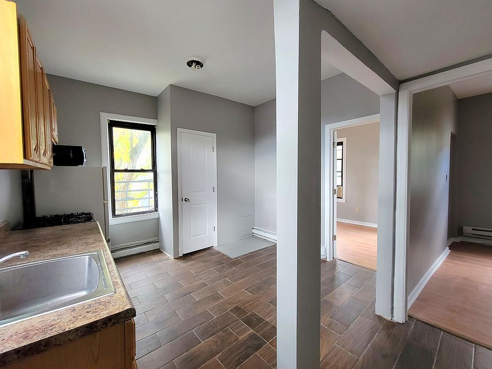 1st image of 423 2nd Street # Third Floor