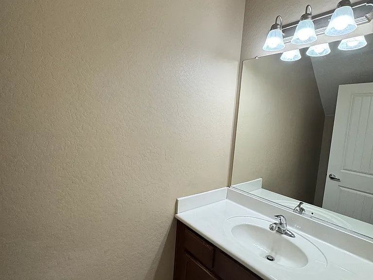 1143 E Cedar St — Photo 24