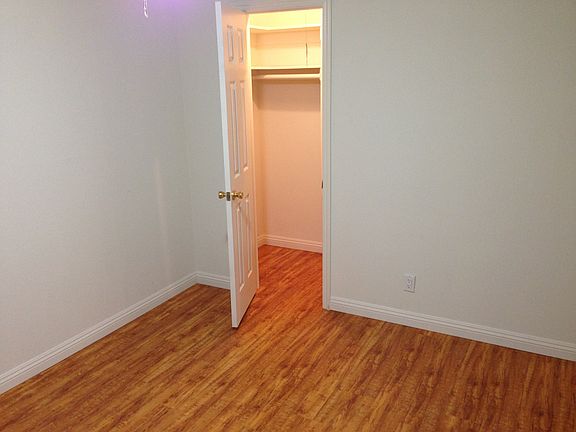 Bedroom Walk-in Closet