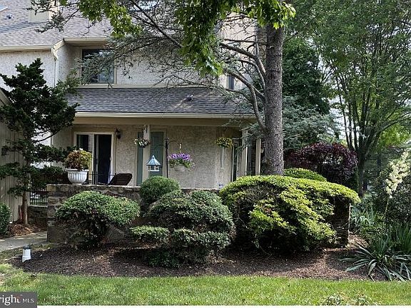 3rd image of 189 Coventry Ct