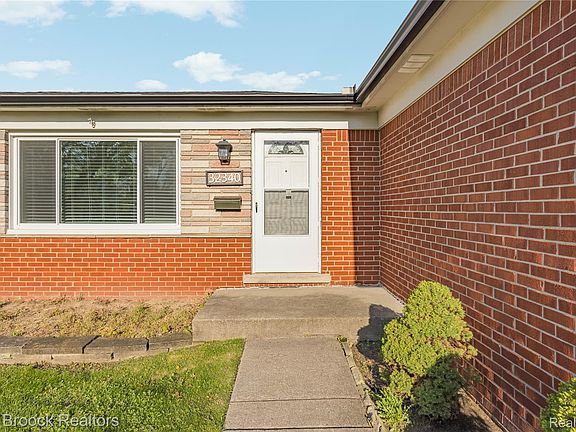 3rd image of 32340 Columbus Dr