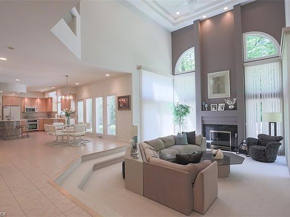 5th image of 400 Stonecreek Ln NE