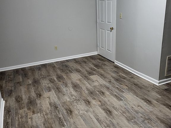 4th image of 707 Four Mile Ave