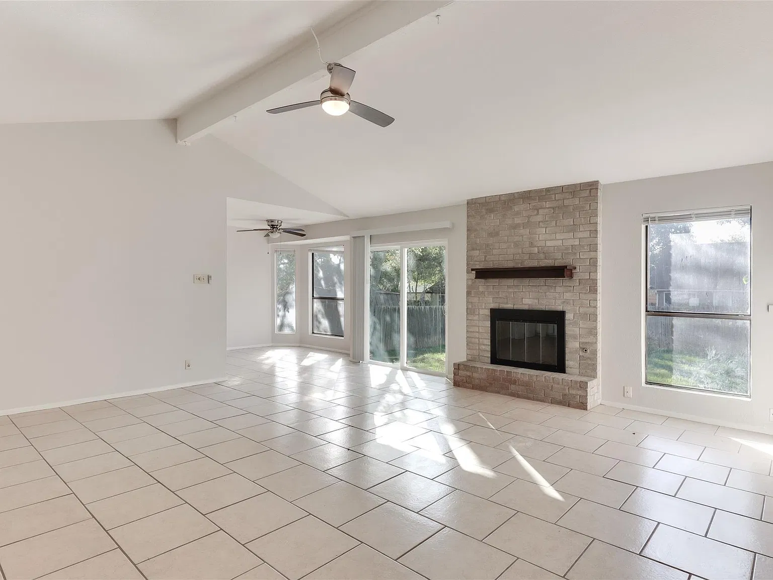3 bed, 2.0 bath, 1145 sqft, $1,895 — Photo 4