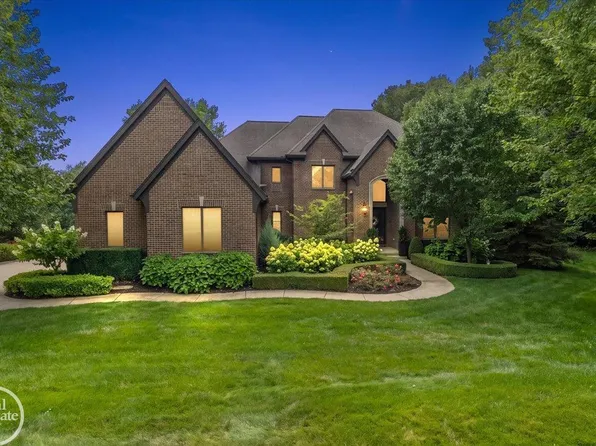 2761 Plum Creek Dr #45, Oakland, MI 48363