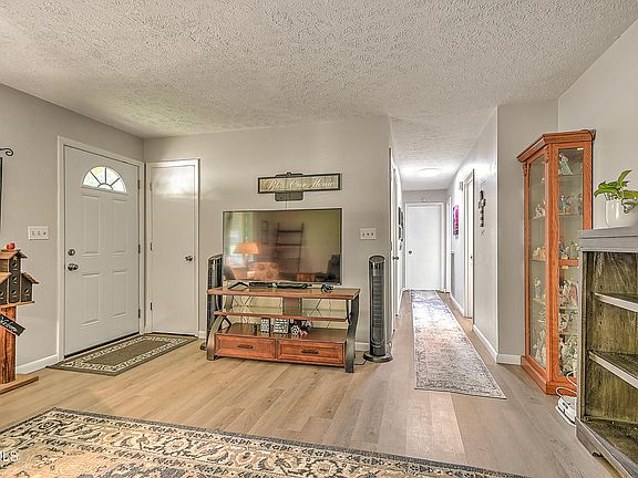 4th image of 505 Bays Cove Trl
