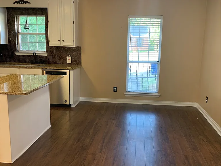 243 Primrose Dr — Photo 6