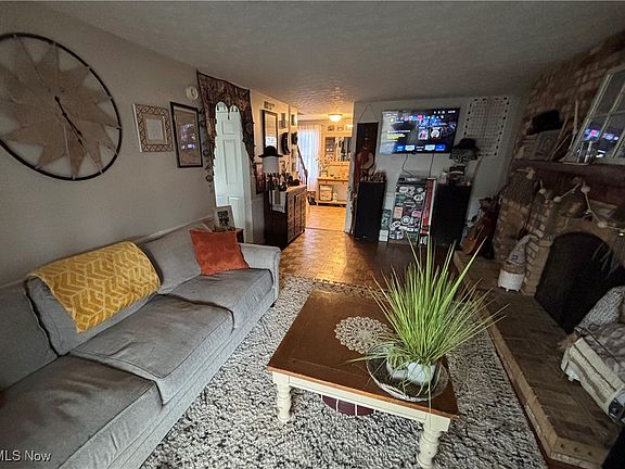 5th image of 8570 Red Oak Dr NE