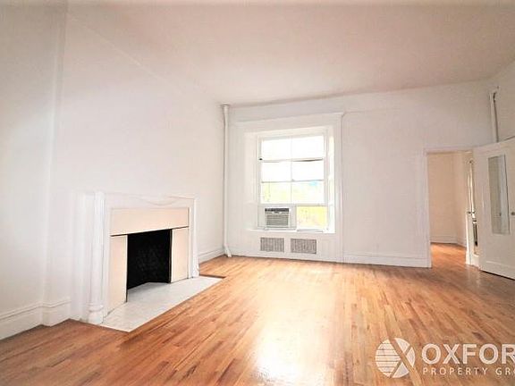 3rd image of 45 W 69th St APT 6