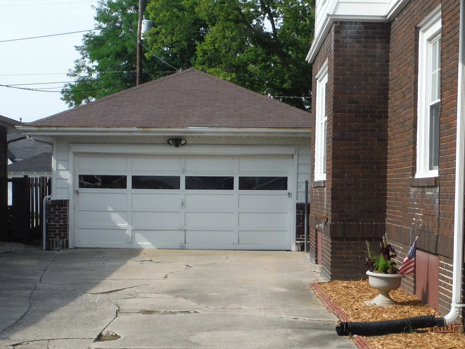 3 bed, 1.5 bath, 1786 sqft, $1,150 — Photo 2