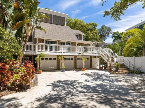 13045 Poinsettia Ave, Seminole, FL 33776