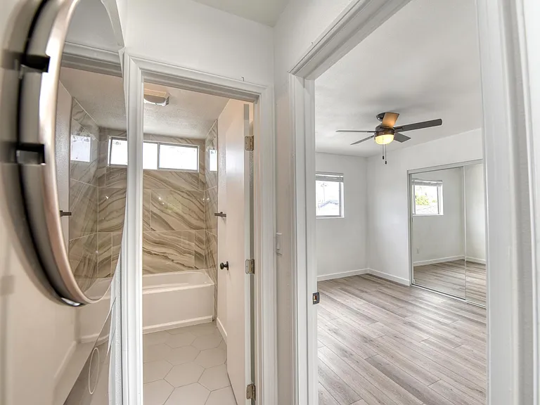 4417 McClintock St #4 — Photo 8